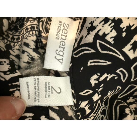 Chicos Zenergy black and white paisley print travel jacket. Size 2 - Picture 8 of 10